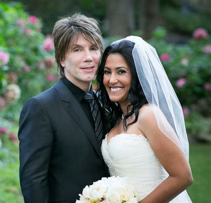 John Rzeznik: Wife, net worth, tattoos, smoking & body facts