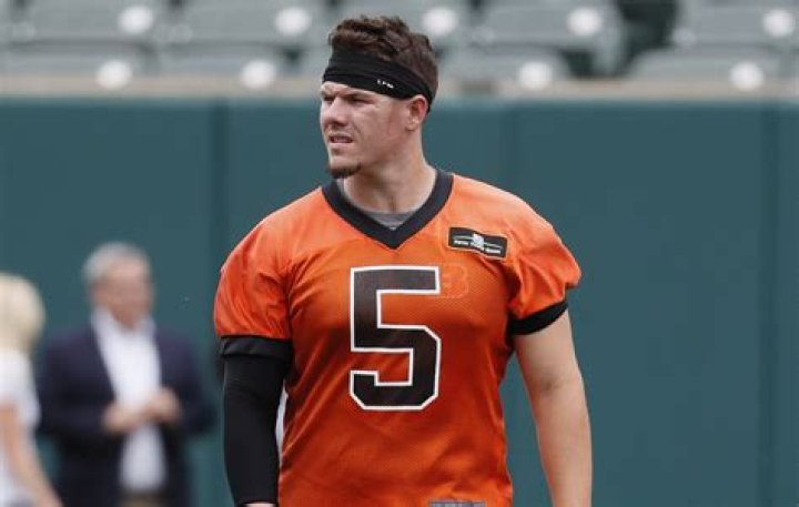 Logan Woodside Contract, Salary, Net Worth, Jersey, College, Draft, High School, Scouting Report